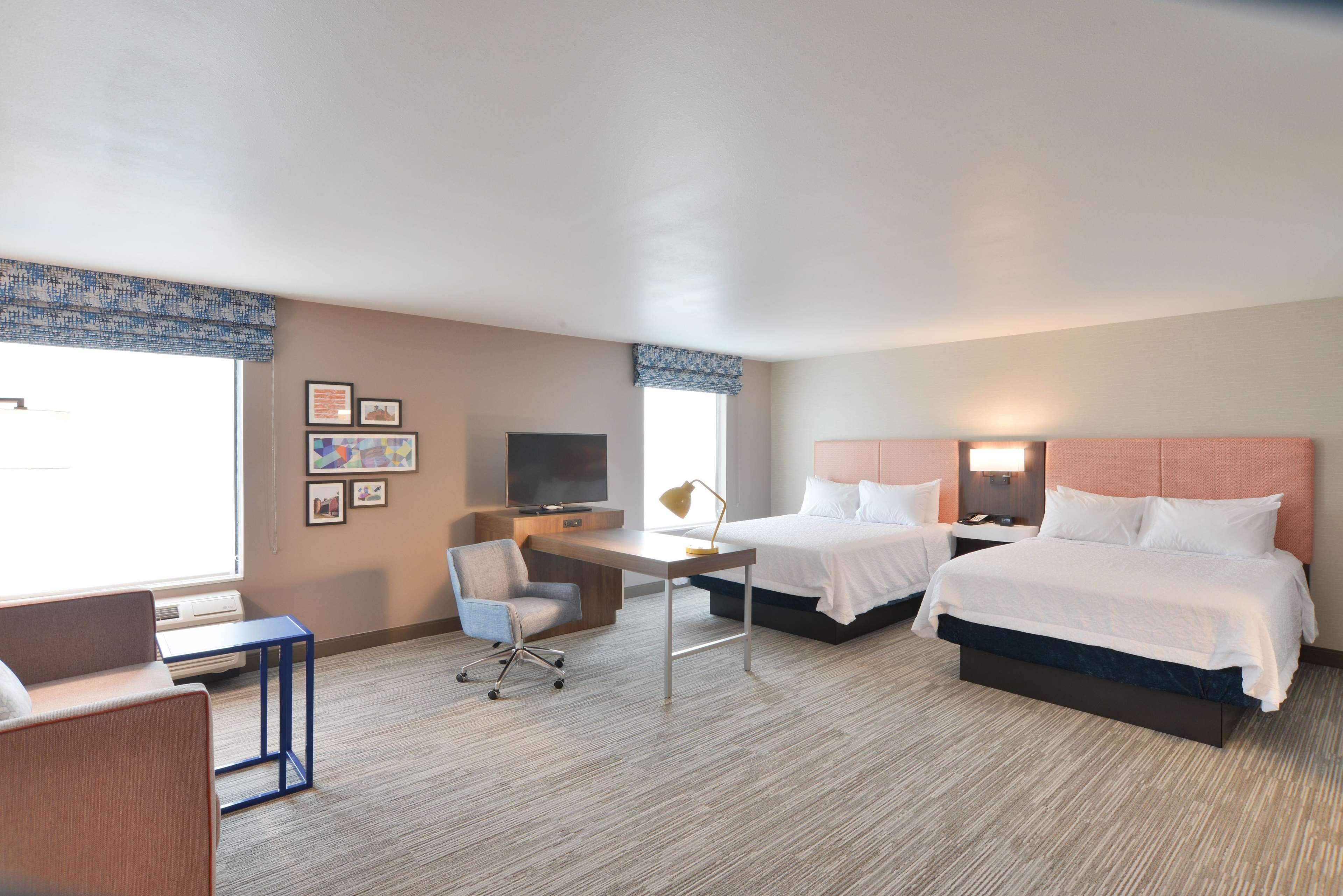 Hampton Inn & Suites Menomonie-Uw Stout Exterior photo