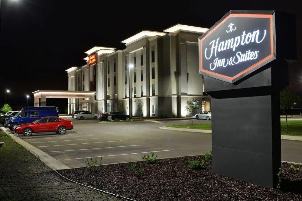 Hampton Inn & Suites Menomonie-Uw Stout Exterior photo