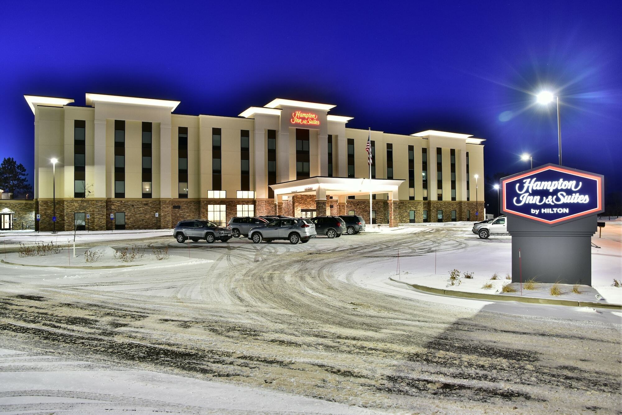Hampton Inn & Suites Menomonie-Uw Stout Exterior photo